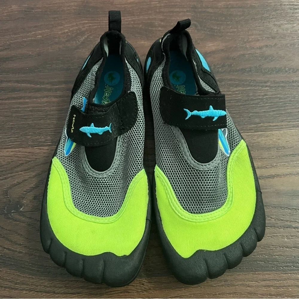 Newtz Kids Boys Girls WATER SHOES Size 2/3Y Green Blue Fish Swimming Lake River